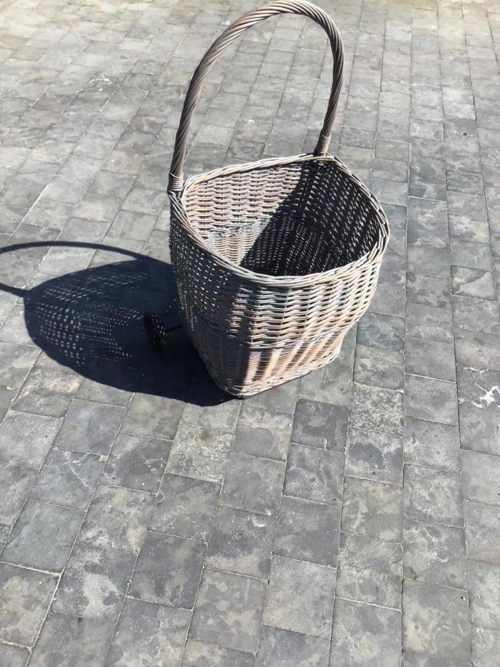 Hout - boodschappen  of cadeautje trolley, Handtassen en Accessoires, Tassen | Reistassen en Weekendtassen, Zo goed als nieuw