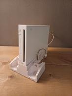 Wii Console + 2 afstandsbediening/stuurtjes/nunchucks, Games en Spelcomputers, Ophalen of Verzenden, Zo goed als nieuw