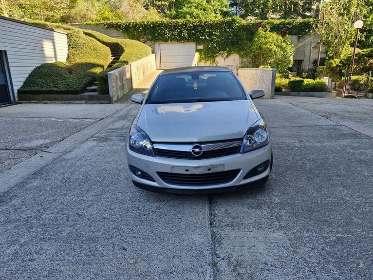 OPEL ASTRA 1.4 BENZINE 2007 MET 165DKM AIRCO GKV VERKOOP, Auto's, Opel, Particulier, Astra, ABS, Airbags, Airconditioning, Boordcomputer