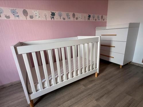Babybed en commode, Kinderen en Baby's, Kinderkamer | Complete kinderkamers, Gebruikt, Ophalen