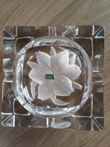 Vintage kristallen ( Durandkristal) asbak.
15cm op 15 cm, 6  beschikbaar voor biedingen