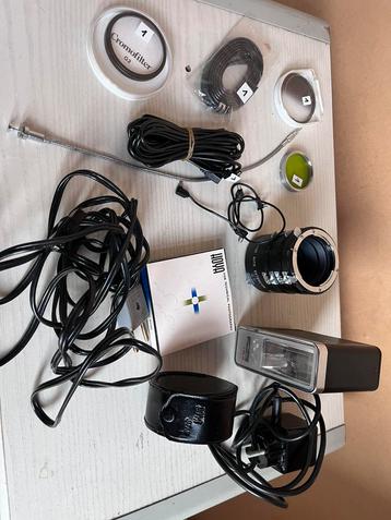 Bundel analoog en digitaal cameramateriaal beschikbaar voor biedingen