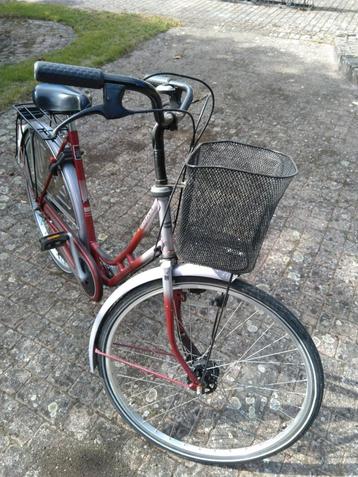 Dames fiets beschikbaar voor biedingen