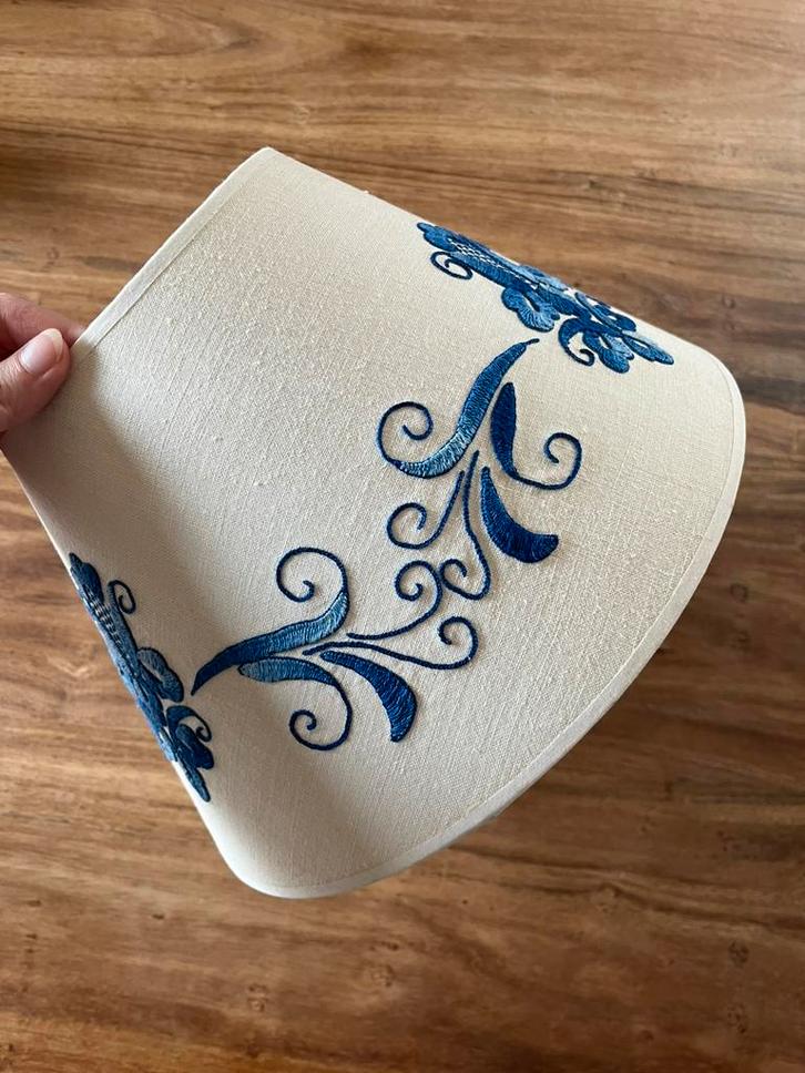 Lampenkap met borduursel, Antiek en Kunst, Antiek | Keramiek en Aardewerk, Ophalen