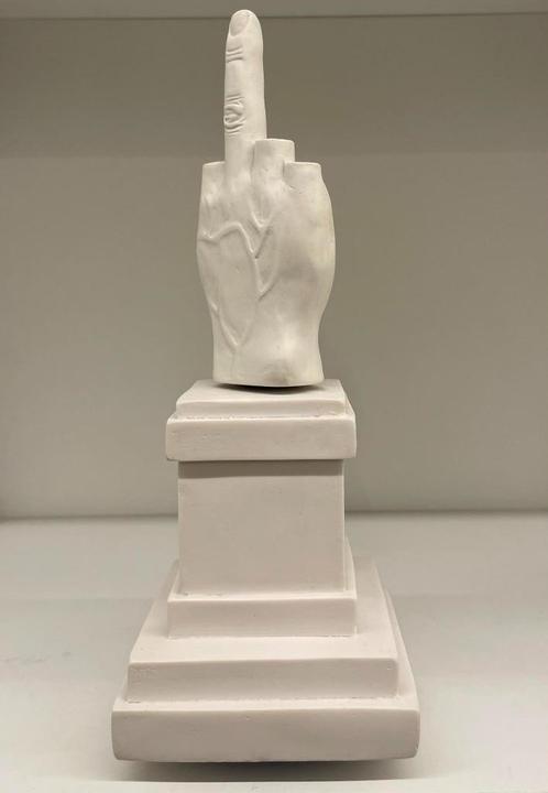 Maurizio Cattelan L.O.V.E. - Carillon (2015), Antiek en Kunst, Kunst | Designobjecten, Ophalen of Verzenden