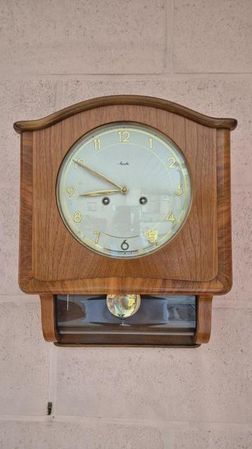Wandklok beschikbaar voor biedingen