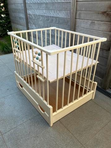 Babypark met lade, is in de hoogte verstelbaar beschikbaar voor biedingen