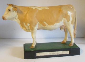 ancienne maquette en plâtre d'une boucherie de vaches du Sim