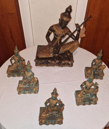 Statuettes thaïlandaises en bronze beschikbaar voor biedingen