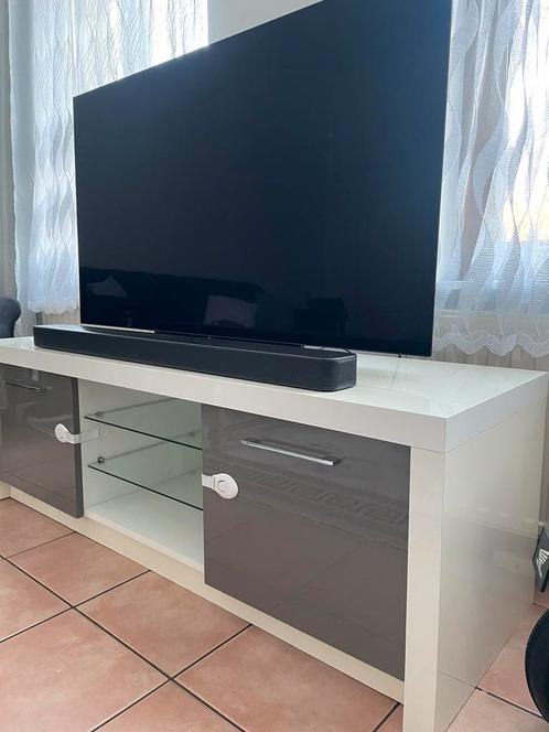 Moderne wit-grijze tv-meubel, Huis en Inrichting, Kasten |Televisiemeubels, Zo goed als nieuw, Minder dan 100 cm, 150 tot 200 cm
