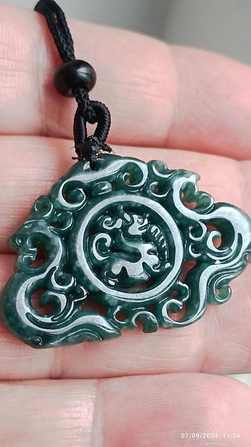 Pendentif en jadeite de Birmanie avec certificat traçable, Bijoux, Sacs & Beauté, Pendentifs, Neuf, Pierre ou Minéral, Vert, Animal