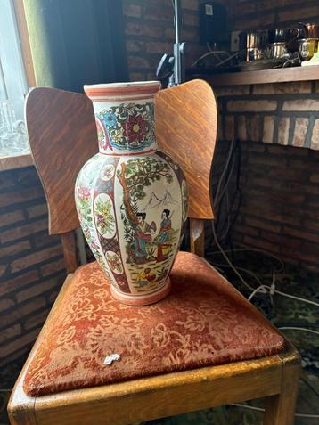 Chinese vaas beschikbaar voor biedingen