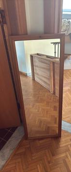 Miroir en bois, Enlèvement