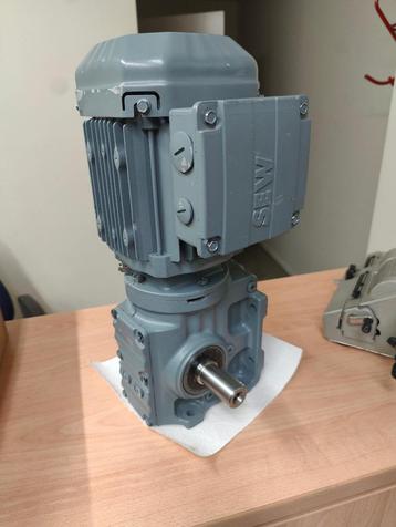 sew eurodrive reductiemotor 0.75kw, Doe-het-zelf en Bouw, Ophalen, Zo goed als nieuw