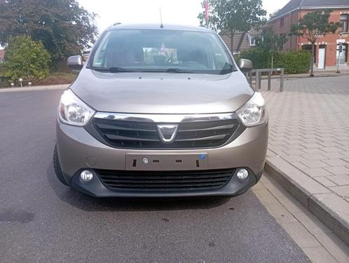 Dacia Lodgy 1.2 essence Bj 2013 167000km A/C, Autos, Dacia, Entreprise, Achat, Lodgy, Airbags, Air conditionné, Alarme, Verrouillage central