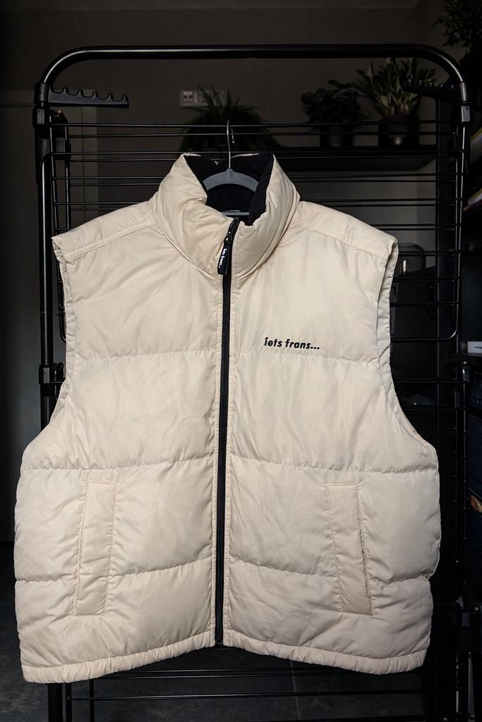 iets frans( urban outfitters)bodywarmer – beige – maat L, Kleding | Heren, Bodywarmers, Zo goed als nieuw, Maat 52/54 (L), Beige
