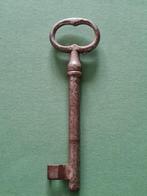 Antieke sleutel in ijzer 18de -19de eeuw (1), Antiek en Kunst, Ophalen of Verzenden