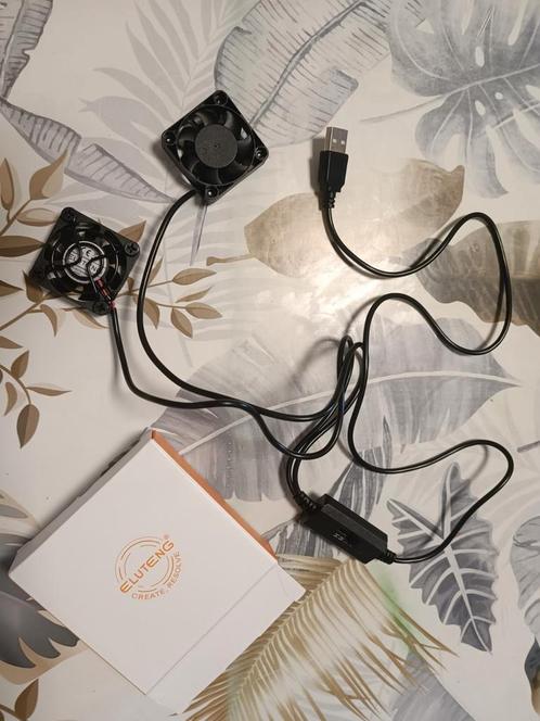 Ventilateur fan avec câble USB avec contrôleur.40mm., TV, Hi-fi & Vidéo, Appareils photo numériques, Comme neuf, Enlèvement ou Envoi