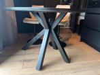 Mooie ovale eettafel in het zwart., Huis en Inrichting, Ophalen, Zo goed als nieuw