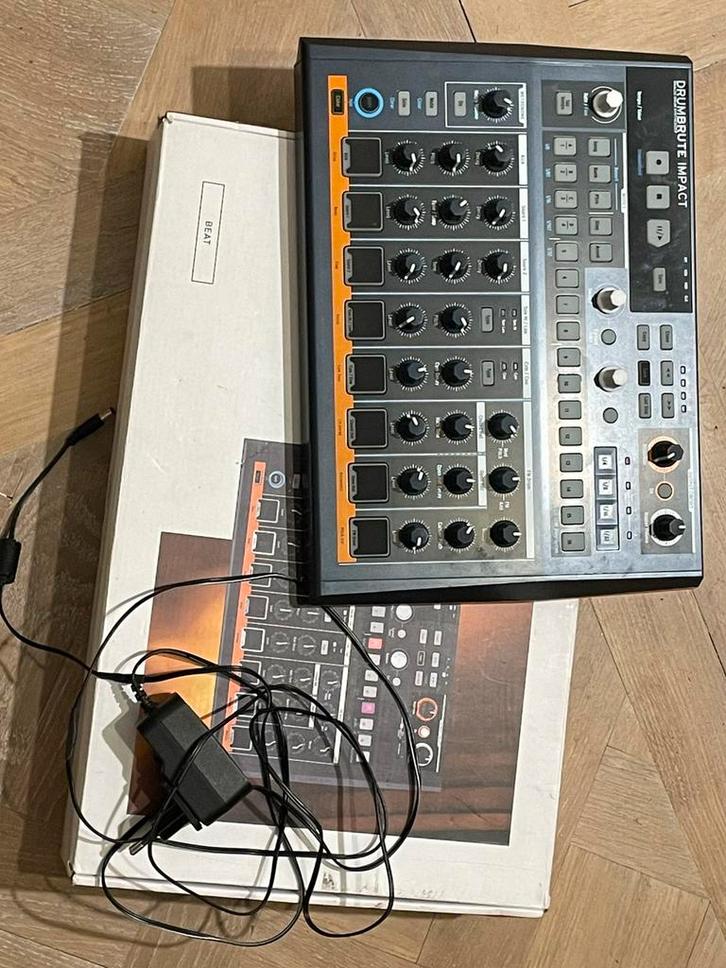 Arturia DrumBrute Impakt ; Analog drum machine, Muziek en Instrumenten, Drumcomputers, Zo goed als nieuw, Ophalen of Verzenden