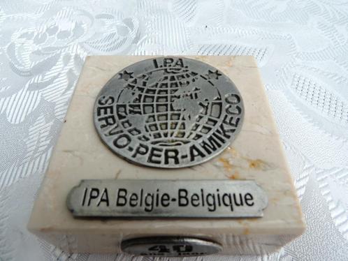 écusson Souvenir 40 ans IPA, Verzamelen, Overige Verzamelen, Zo goed als nieuw, Ophalen of Verzenden