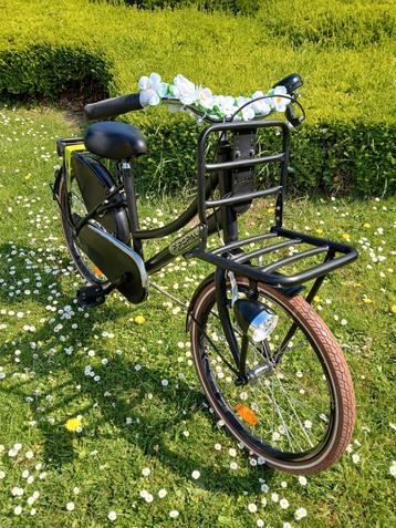 KINDERFIETSEN 7J-10J 22 INCH NIEUWSTAAT vanaf €125 beschikbaar voor biedingen
