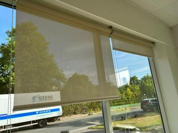 Store Thermique 235cm large beschikbaar voor biedingen