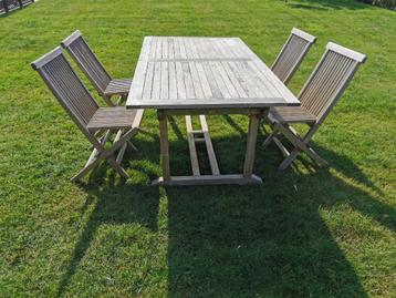 Teak tafel met 6 stoelen beschikbaar voor biedingen