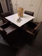 4 cubstoelen op wieltjes plus 1 witte aluminium tafel, Ophalen