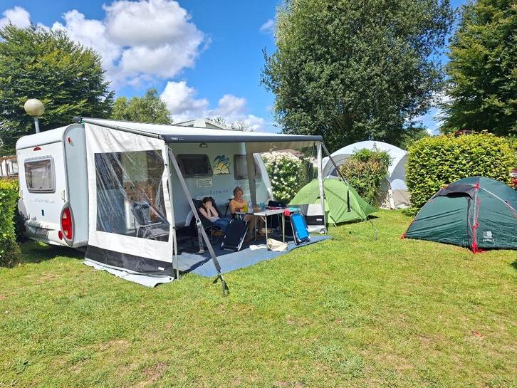 Knaus Südwind 500EU, Caravans en Kamperen, Caravans, Particulier, tot en met 4, 1000 - 1250 kg, Rondzit, Knaus, 2 aparte bedden