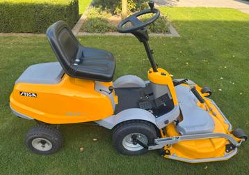 STIGA VILLA SILENT HST/ 105 CM COMBI MAAIDEK ZITMAAIER beschikbaar voor biedingen
