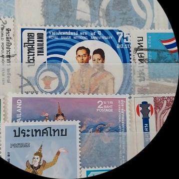 1100 timbres Tout Pays  beschikbaar voor biedingen