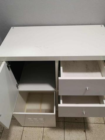 petit armoire de rangement beschikbaar voor biedingen