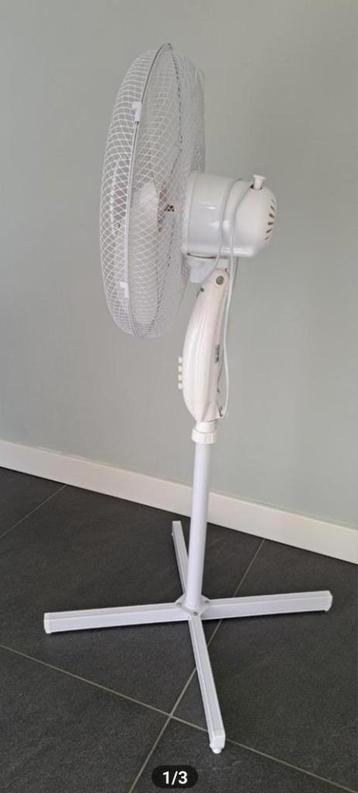 Staande ventilator in 3 standen  beschikbaar voor biedingen