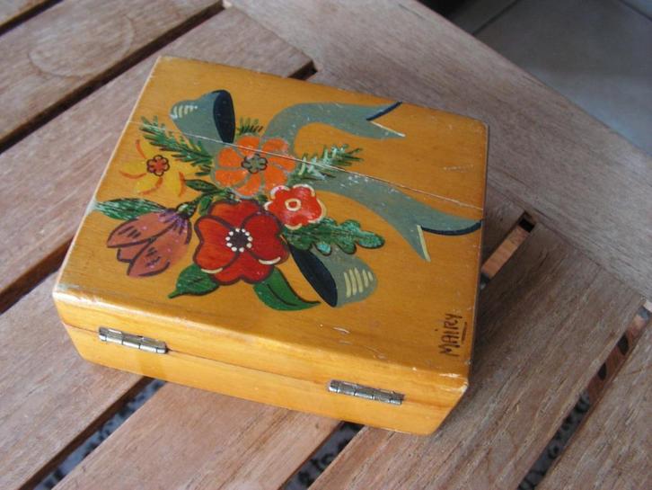 Antiek houten kistje., Antiek en Kunst, Curiosa en Brocante, Ophalen of Verzenden