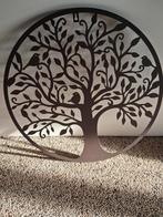 Levensboom rond metaal, Enlèvement