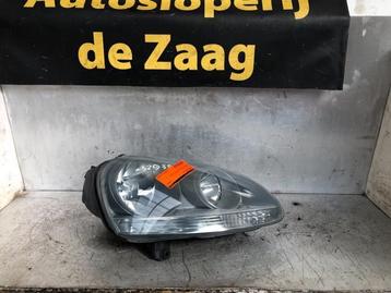 Koplamp rechts van een Volkswagen Golf beschikbaar voor biedingen