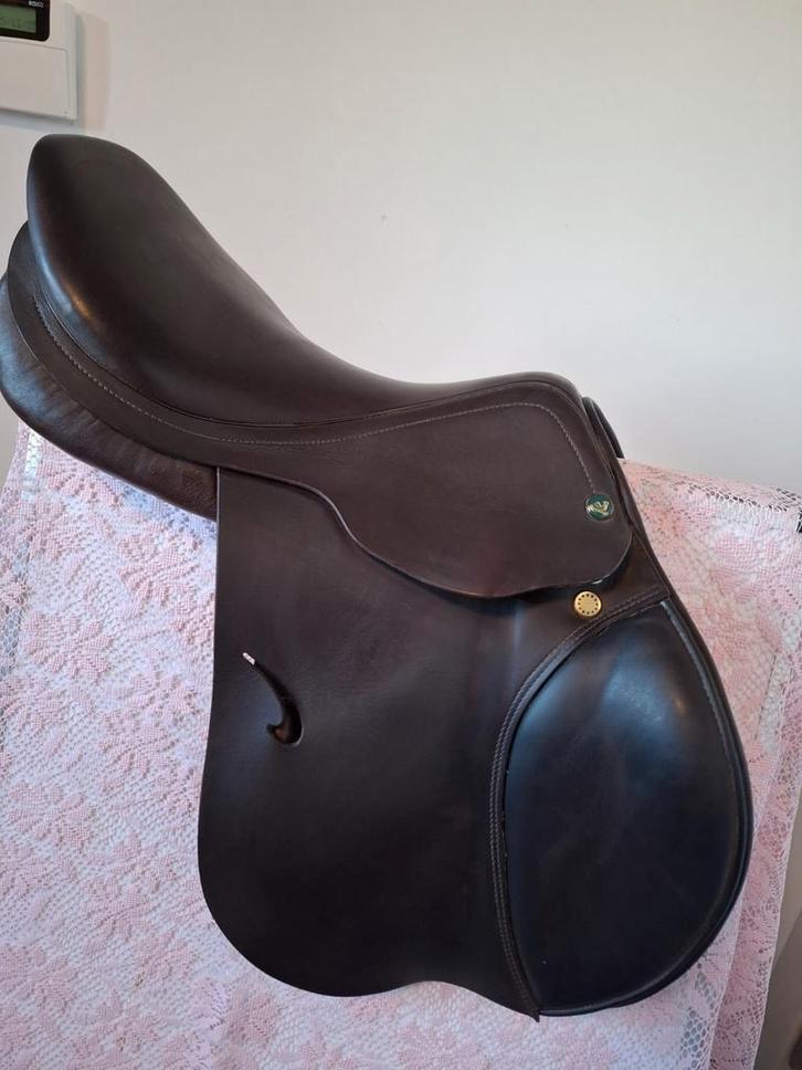 Prestige Roma Jump bruin springzadel 18", Animaux & Accessoires, Chevaux & Poneys | Selles, Comme neuf, Obstacle, Enlèvement ou Envoi