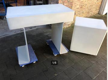 staand bureau/ kassameubel beschikbaar voor biedingen