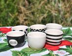 6 coquetiers en faience blanche et noire, Maison & Meubles, Cuisine | Vaisselle, Enlèvement ou Envoi