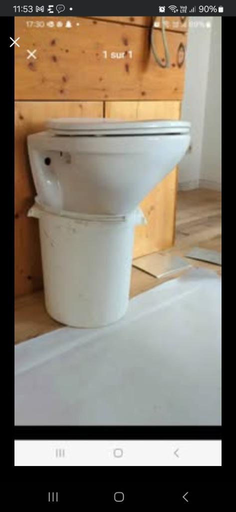 Met 2 hangende toiletpotten, 1 met en 1 zonder plank, Doe-het-zelf en Bouw, Overige Doe-Het-Zelf en Bouw, Nieuw, Ophalen