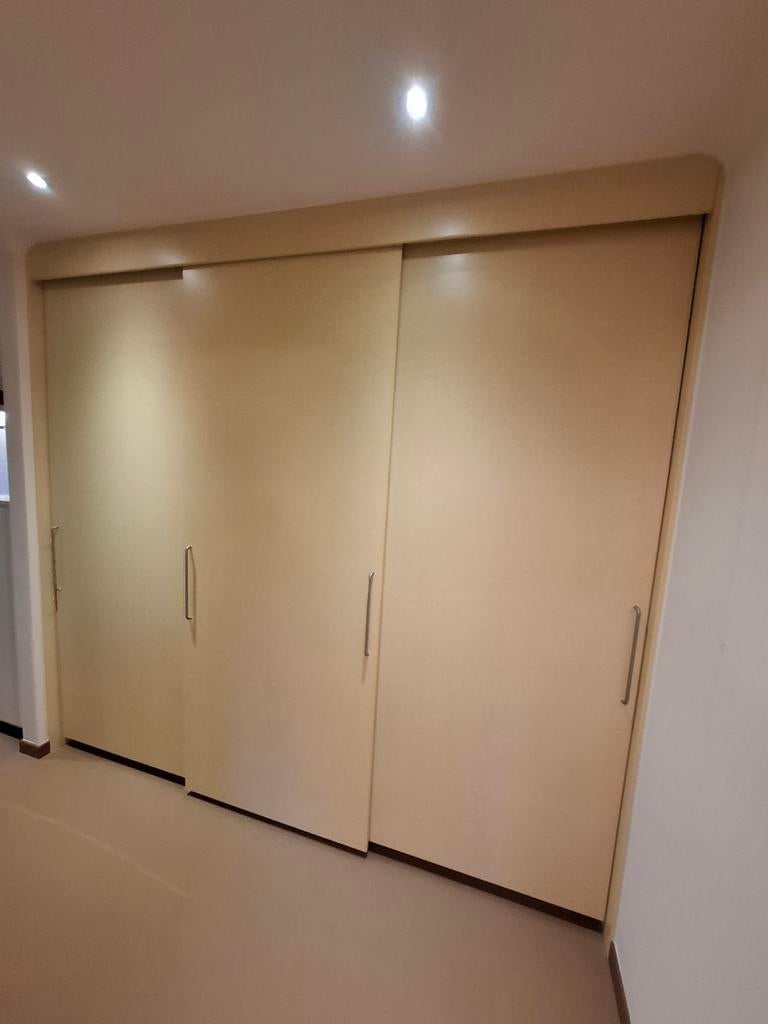 Grande armoire, Maison & Meubles, Armoires | Penderies & Garde-robes, Enlèvement