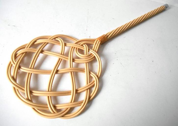 Vintage rotan mattenklopper (2laags), Antiek en Kunst, Curiosa en Brocante, Ophalen of Verzenden