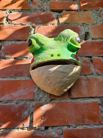 Kikker masker papier-mâché  beschikbaar voor biedingen