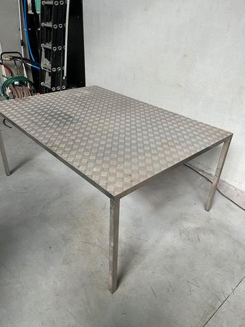 Tafel inox beschikbaar voor biedingen
