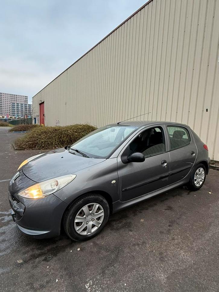 PEUGEOT 206+ 2010 1.1 ESSENCE 60cv PRÊTE À ÊTRE IMMATRICULÉE, Autos, Peugeot, Particulier, 206+, ABS, Airbags, Alarme, Ordinateur de bord