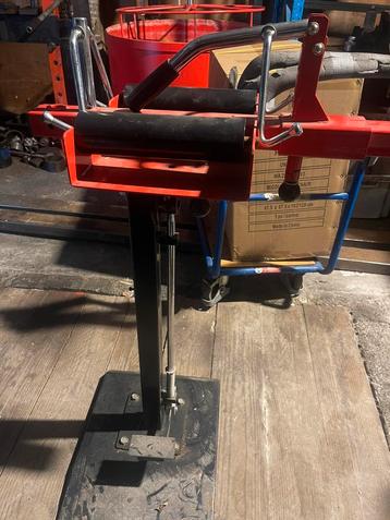 Machine voor bandenherstel beschikbaar voor biedingen