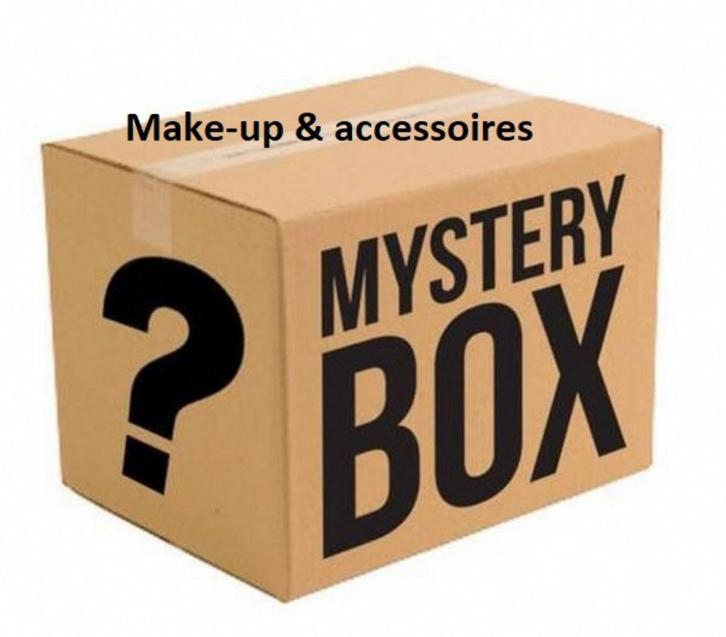 Mystery box met make-up en accessoires, Bijoux, Sacs & Beauté, Beauté | Cosmétiques & Maquillage, Enlèvement ou Envoi