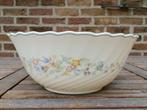 Vintage Arcopal slakom met bloemenmotief jaren 50-60, Huis en Inrichting, Ophalen of Verzenden, Kom(men), Overige stijlen, Glas