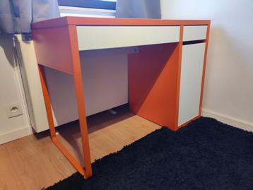 bureautje Ikea (Micke) beschikbaar voor biedingen